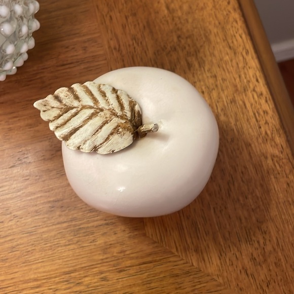 Ceramic Apple with Metal Stem & Leaf Decoration Decor - Picture 3 of 11